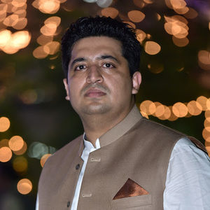 Meet your Posher, Qamar